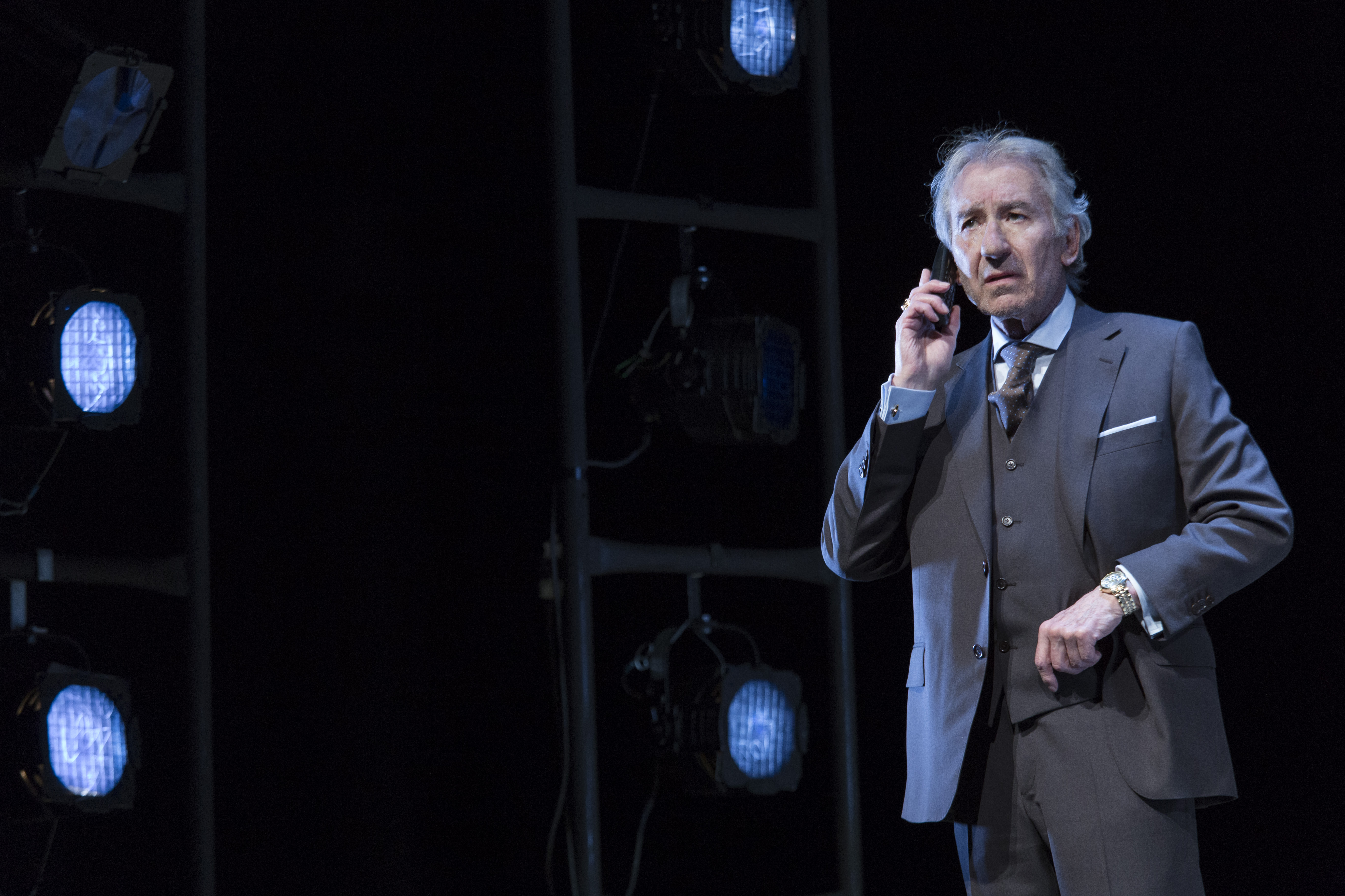 MUÑECA DE PORCELANA