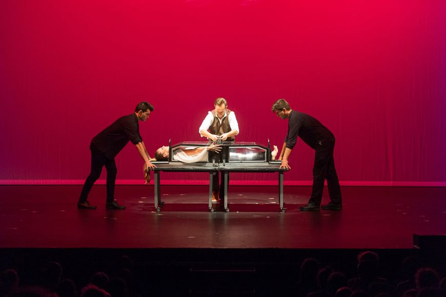 JORGE BLASS: PALABRA DE MAGO JORGE BLASS: PALABRA DE MAGO